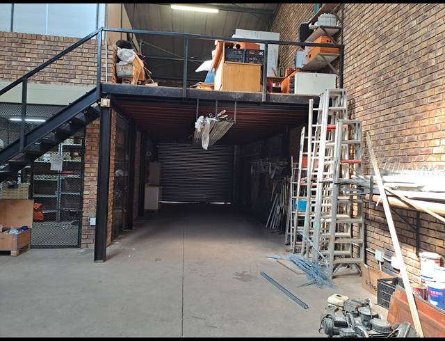 300M² WAREHOUSE FOR SALE IN SILVERTONDALE